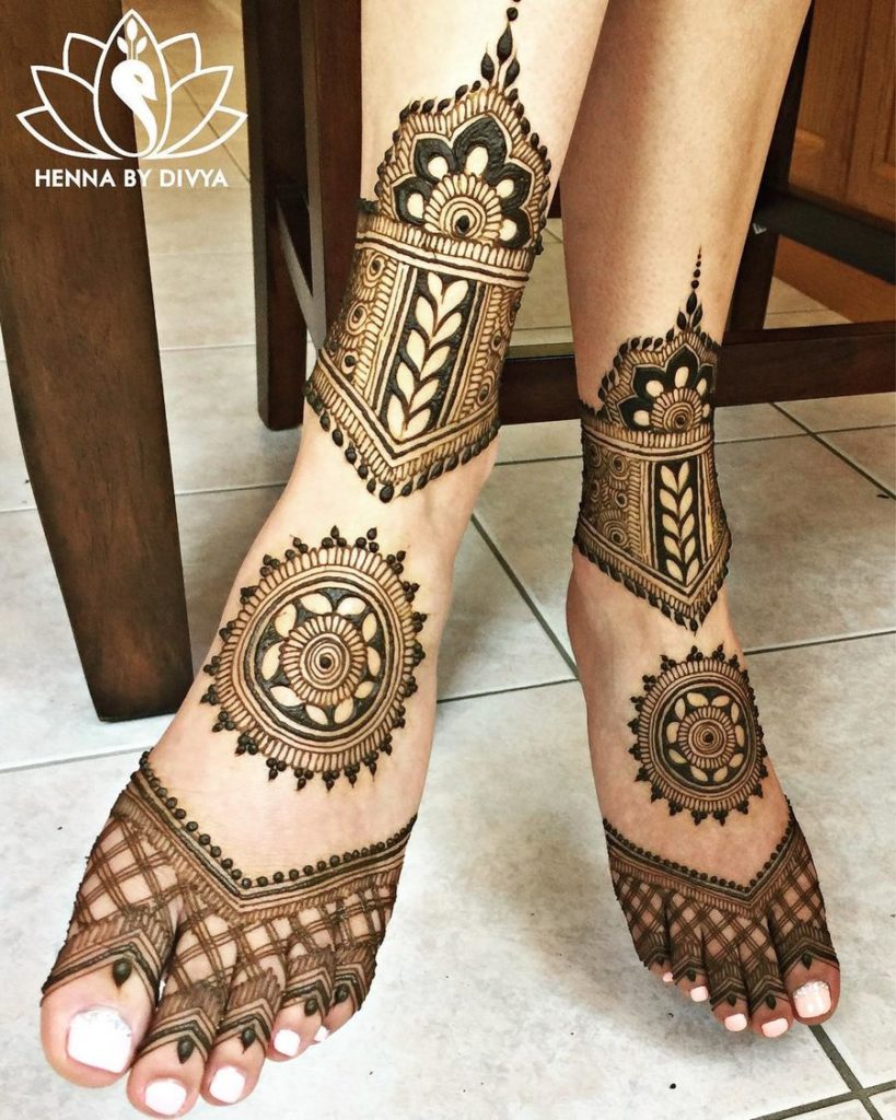 bold arabic feet henna design